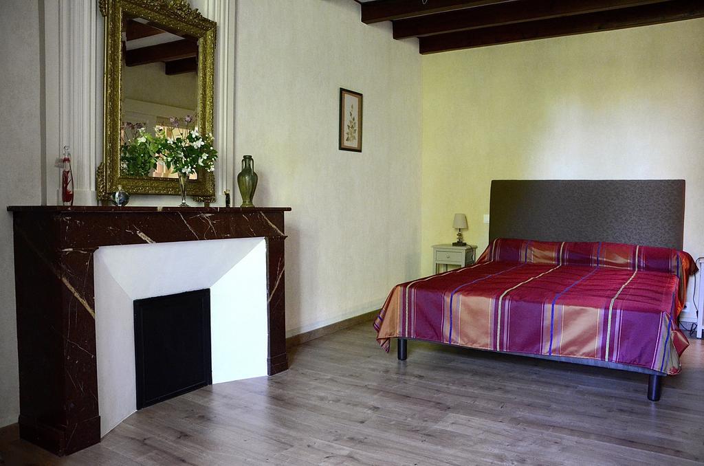 Le Vieux Noyer Bed and Breakfast Saint-Maurice-de-Tavernole Kamer foto